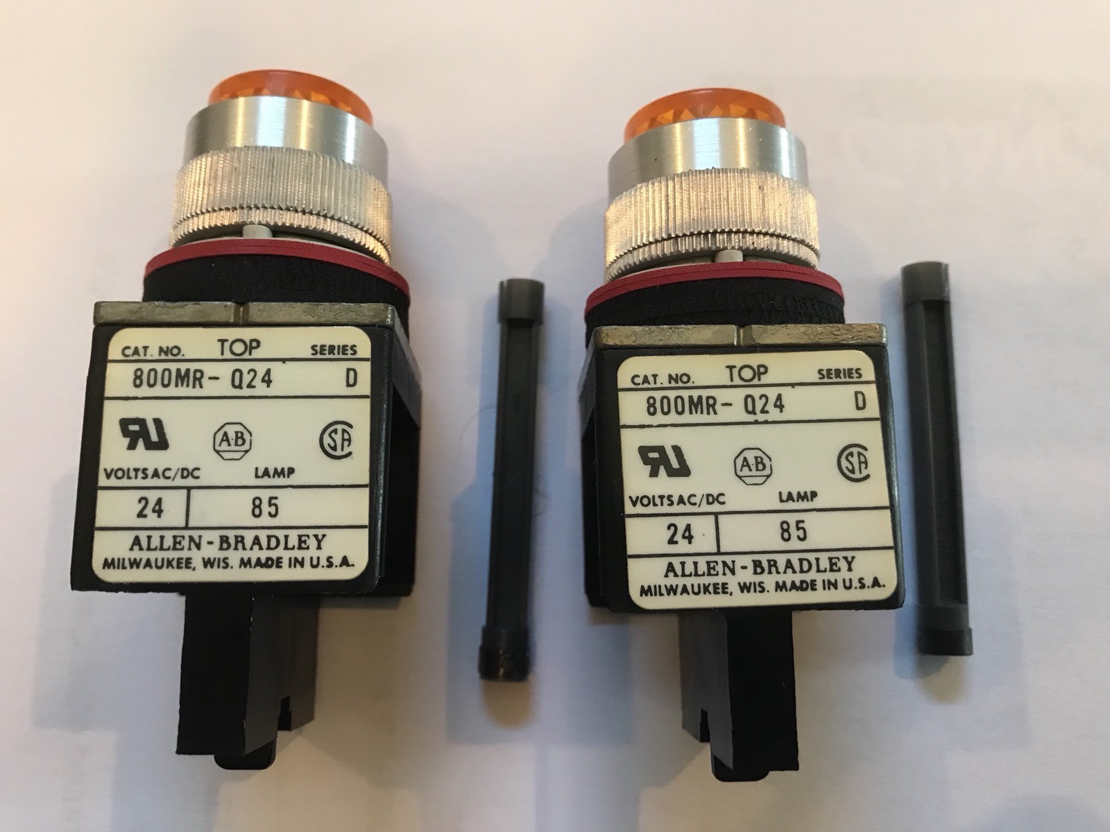2 Allen Bradley 800MR-Q24A 24V Amber Pilot Light
