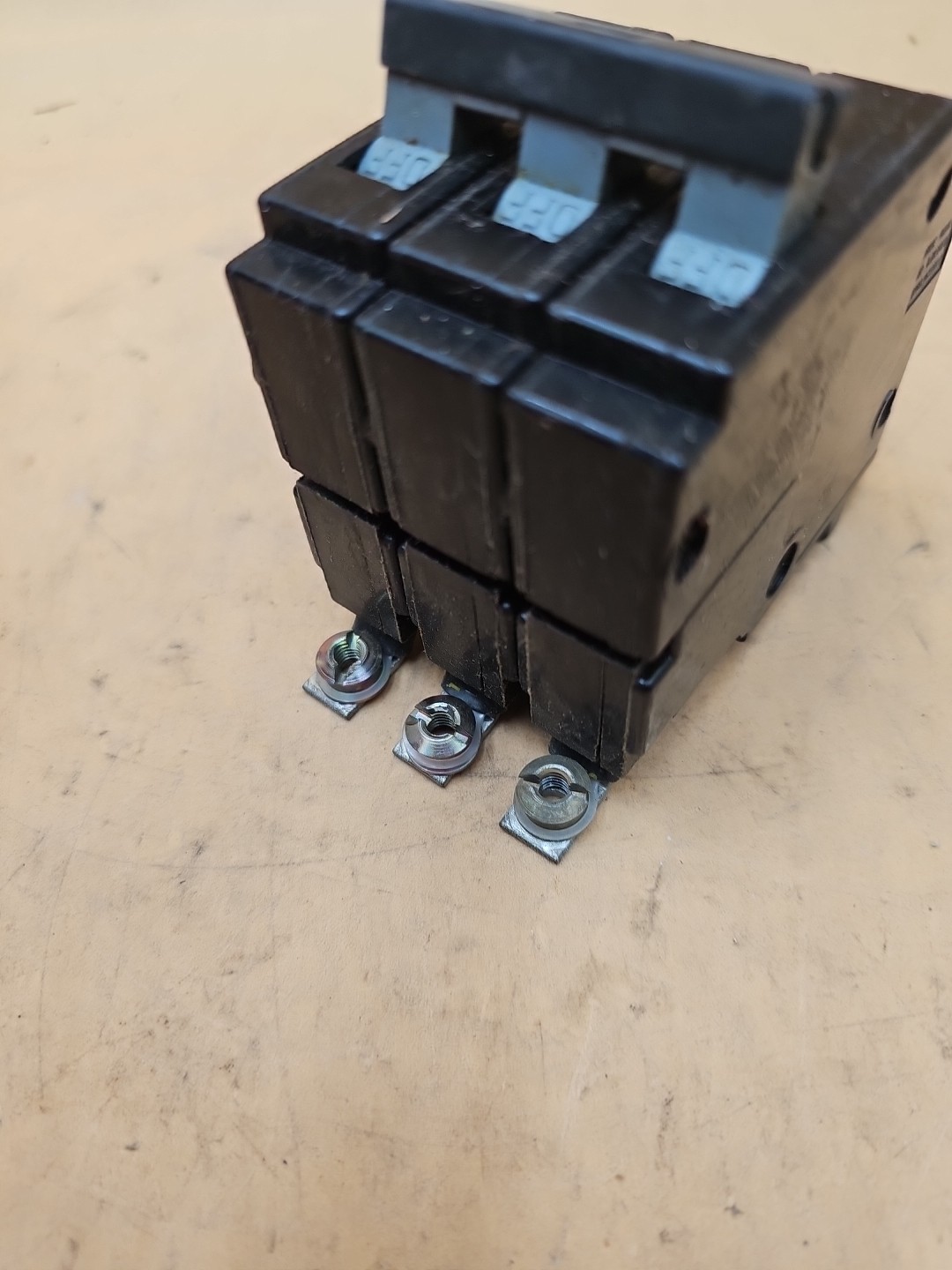 Eaton Cutler Hammer CHB320 3 Pole 20 Amp Type CHB Circuit Breaker. Metal Foot