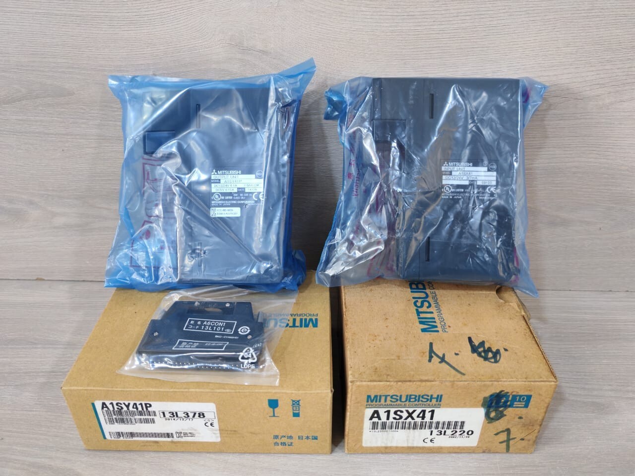 MITSUBISHI A1SY41P OUTPUT UNIT & A1SX41 INPUT UNIT