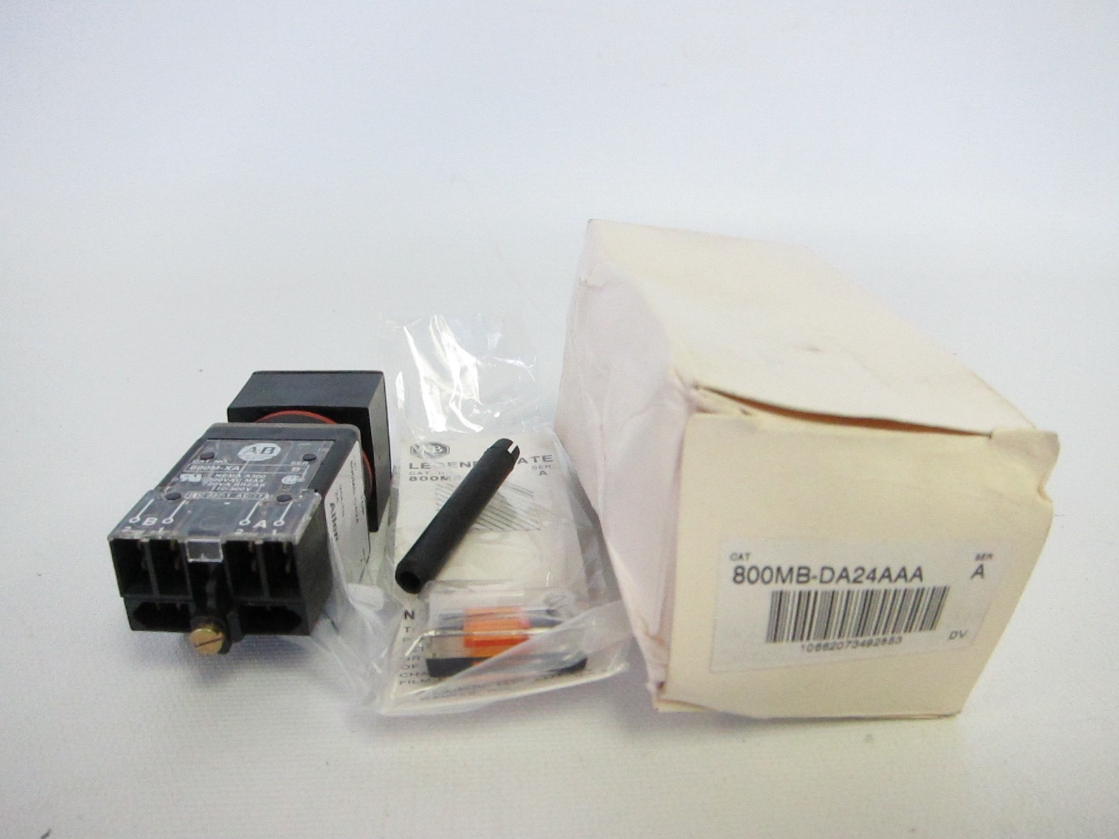 New Allen Bradley 800MB-DA24AAA Ser. A Switch Push Button 300V AC 800MBDA24AAA
