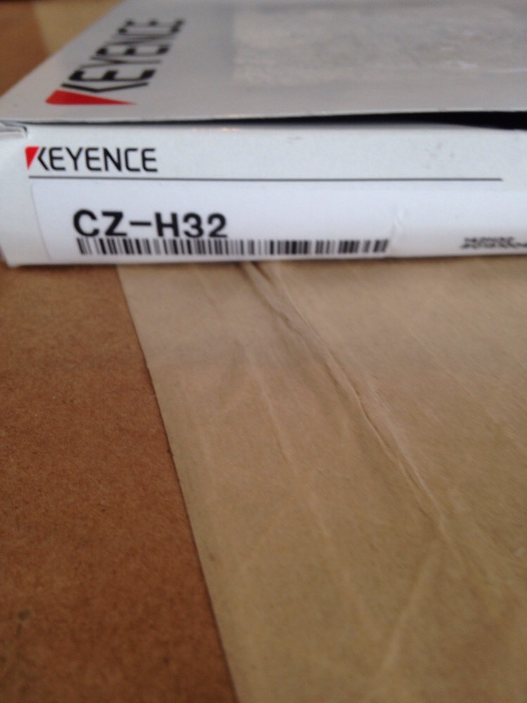 For Keyence CZ-H32 CZH32 Laser Sensor New In Box