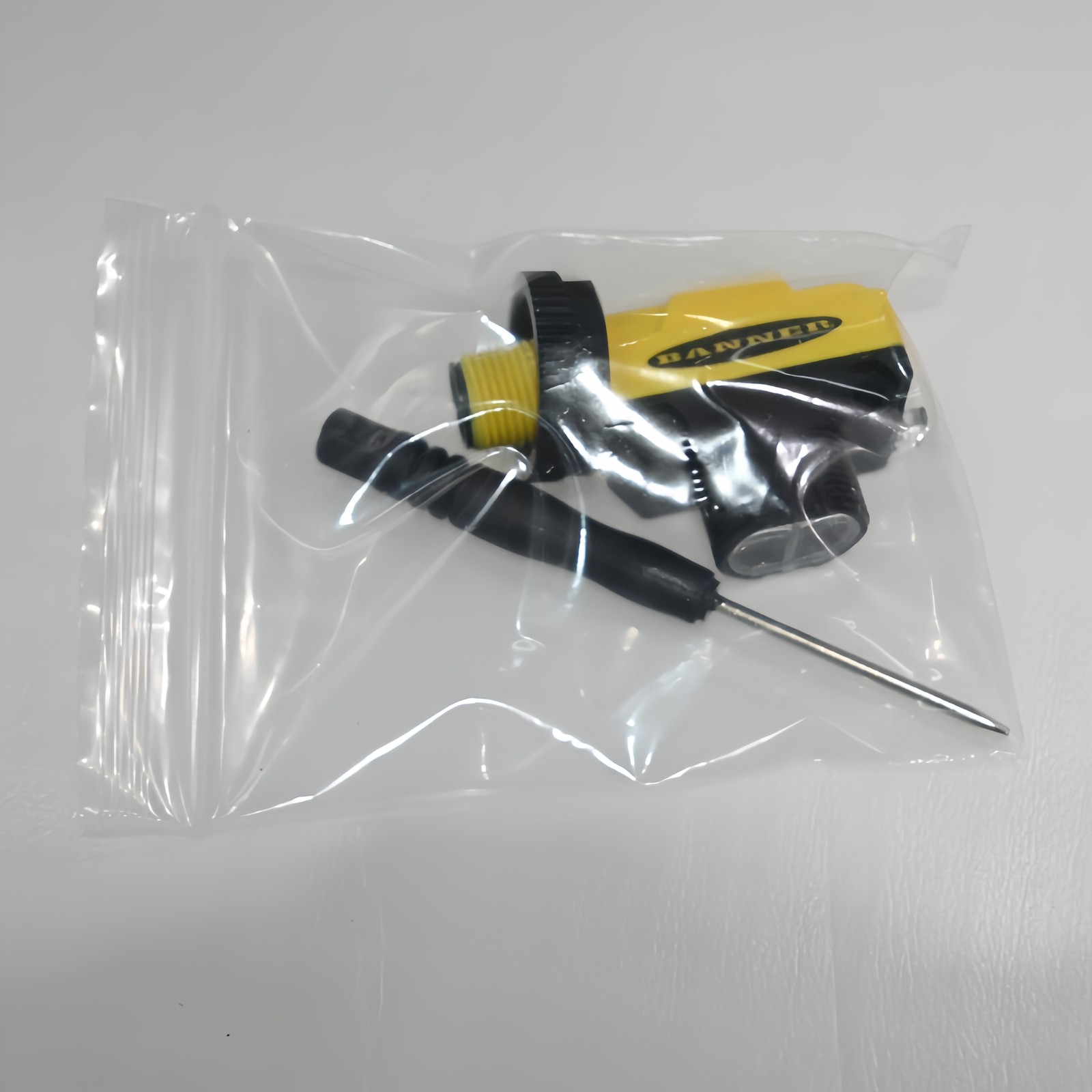 Banner QS18VP6LVQ8 1PC New Photoelectric Sensor Non-Polarized Retro PNP 10-30VDC