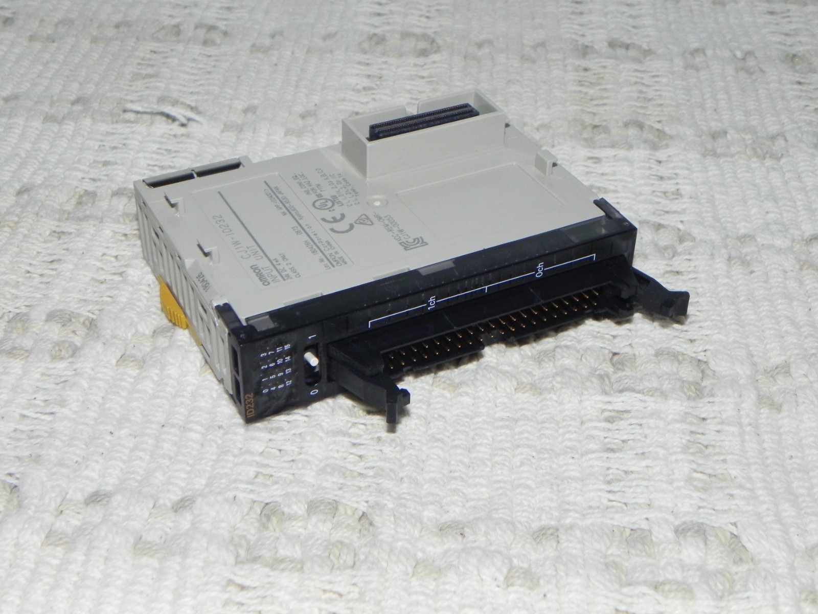 Omron CJ1W-1D232 Standard 32-point digital input unit, 24V DC