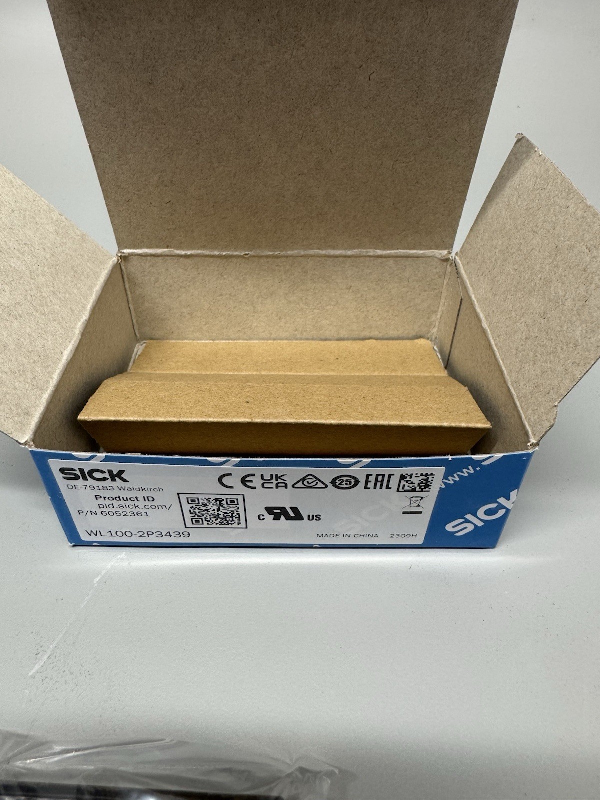 1PC FOR SICK WL100-2P3439 PHOTOELECTRIC SENSOR NEW ONE WL1002P3439