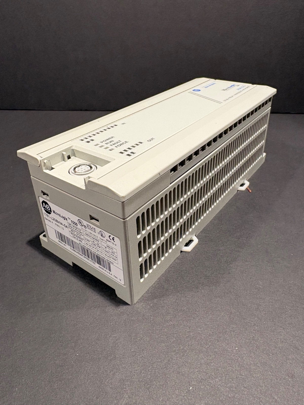 Allen-Bradley 1761-L20BWA-5A Ser A MicroLogix 1000 Analog/Digital Controller