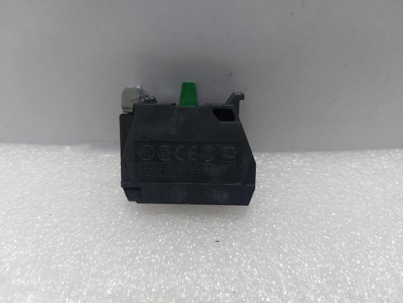 Schneider ZBE-101 Block Contact Switch Pushbutton 22Mm Ac15 240V 3A
