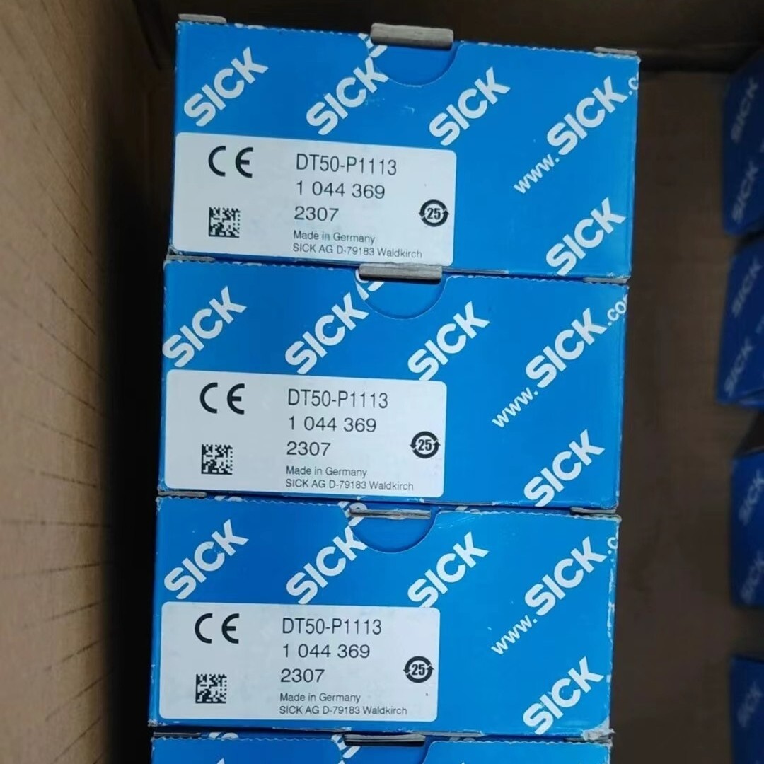 SICK DT50-P1113 Mid range distance sensor order No:1044369 New stock