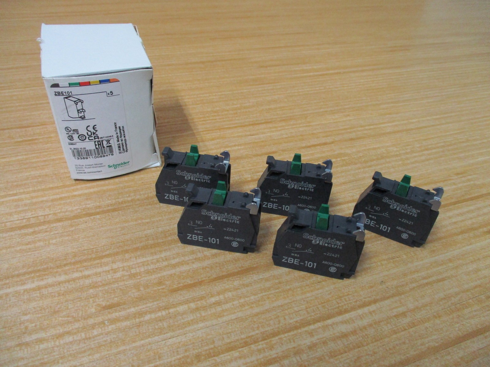 Telemecanique ZBE-101 Schneider Contact Block 35563 (Pack of 15)