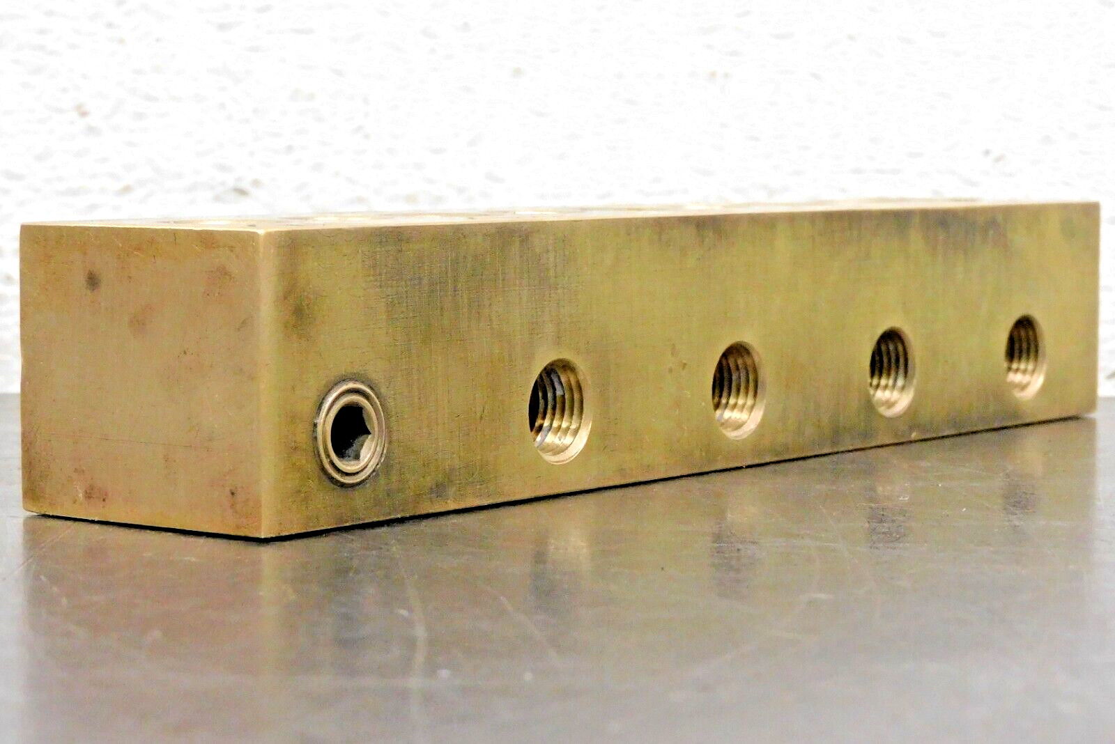 Brass Manifold 15 Port 1/4, 3/8, 1/2 in. NPT 8 in. L x 1-1/2 in. W