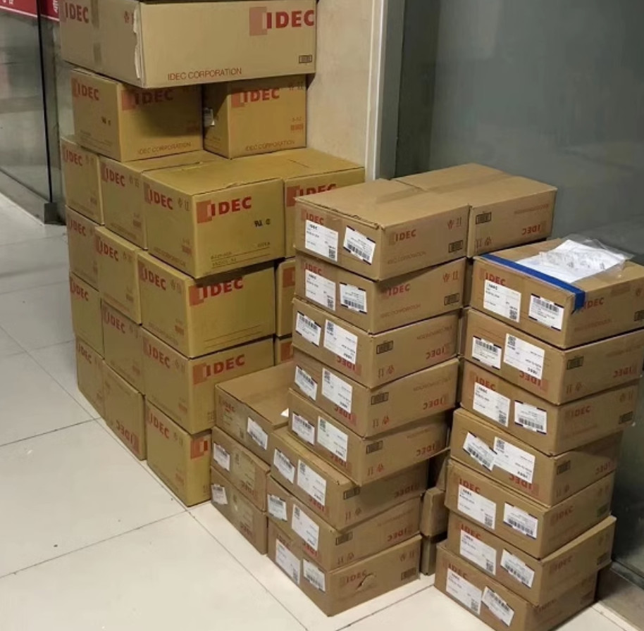 Brand New IDEC HG4G-VCXT22MF-B Programmable Display Fast Shipping
