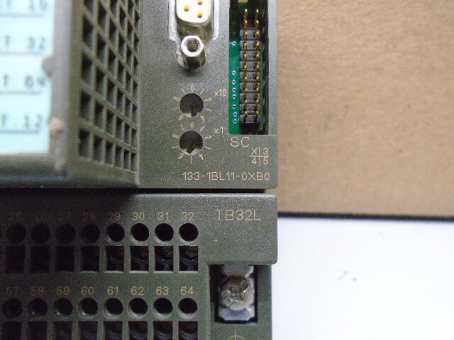 6ES7 133-1BL11-0XB0 Siemens PLC with 6ES7-193-1CL00-0XA0 Base R5
