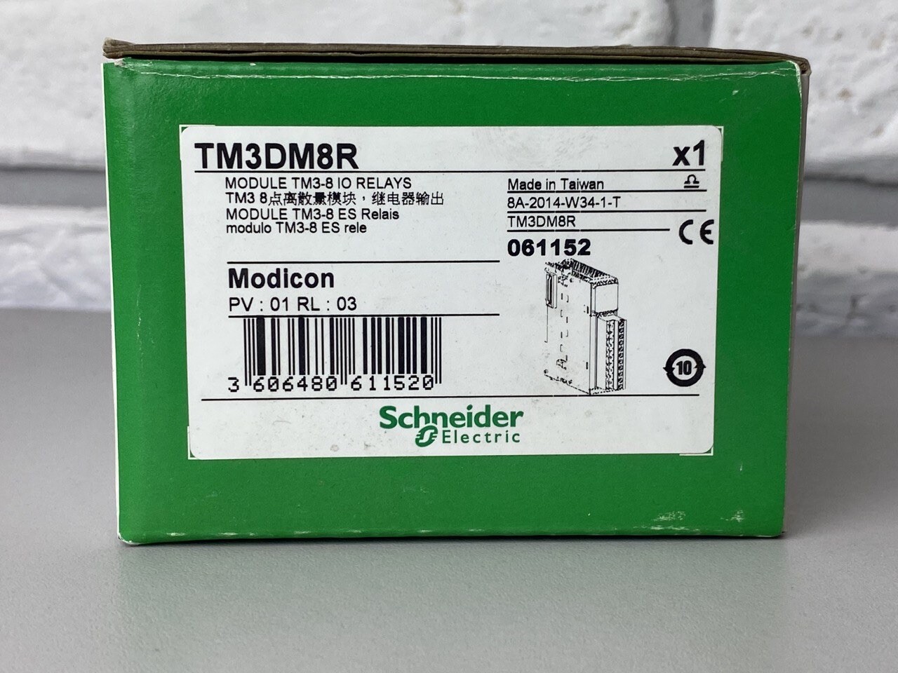 Schneider TM3DM8R Discrete I/O module Modicon TM3 8 IO (4in, 4relay outputs) 24V