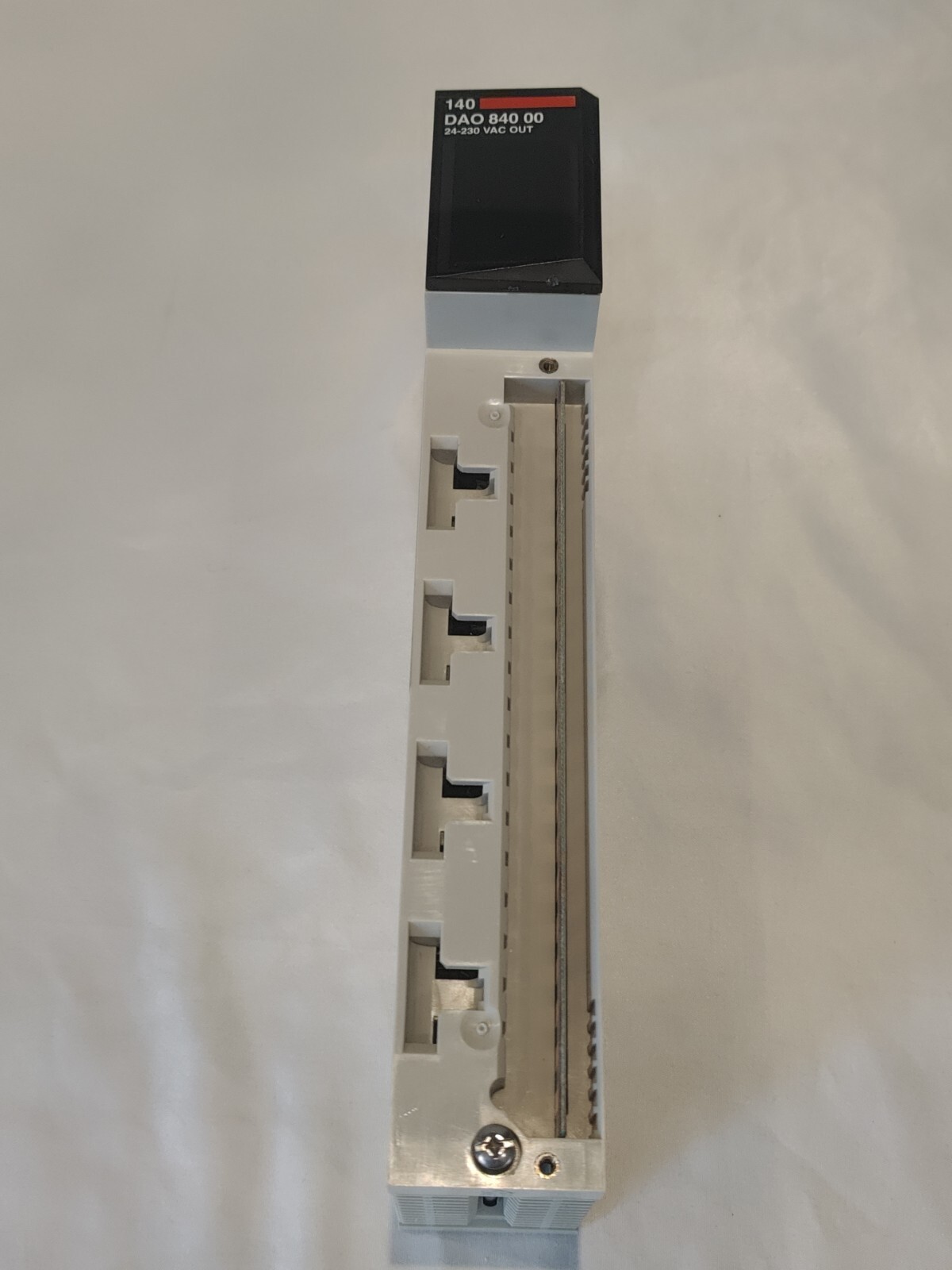 Schneider Electric 140DAO84000 Module 24- 230 VAC Ouput PLC Module