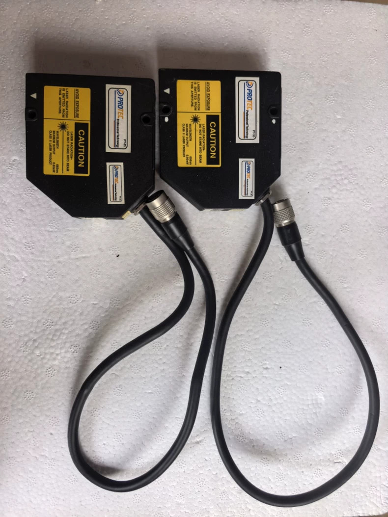 ONE USED KEYENCE LK-2001 LK-031 Laser Displacement Sensor Controller