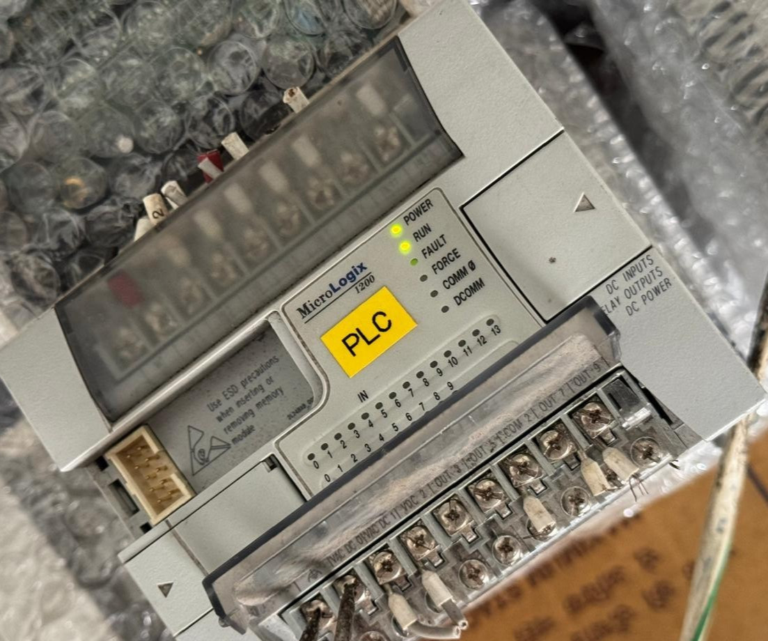 Allen Bradley 1762-L24BXB Micrologix 1200 FAST SHIP BY FEDEX