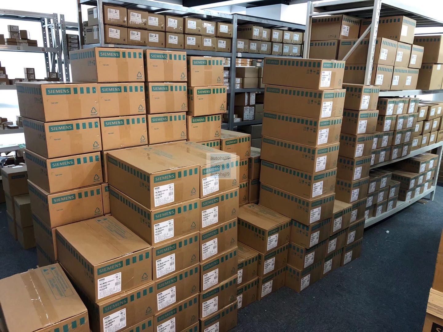 6AV2128-3MB06-0AX1 6AV2 128-3MB06-0AX1 new Siemens SIMATIC HMI MTP1200