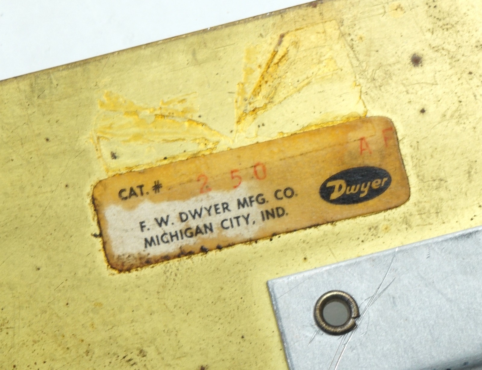 Dwyer 250-AF Inclined Manometer Air Filter Gage .10-0-1.0″ w.c. 5-1/2″ Scale