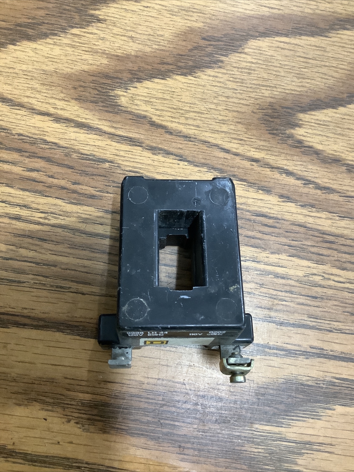 SQUARE D 9998 LH44 COIL 120V 60HZ 110V 50HZ (Missing One Screw)