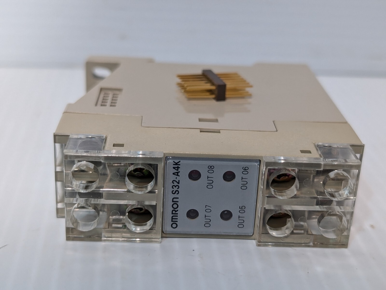 Omron S32-A4K-US PLC Output Module Unit 12VDC 3A 250VAC