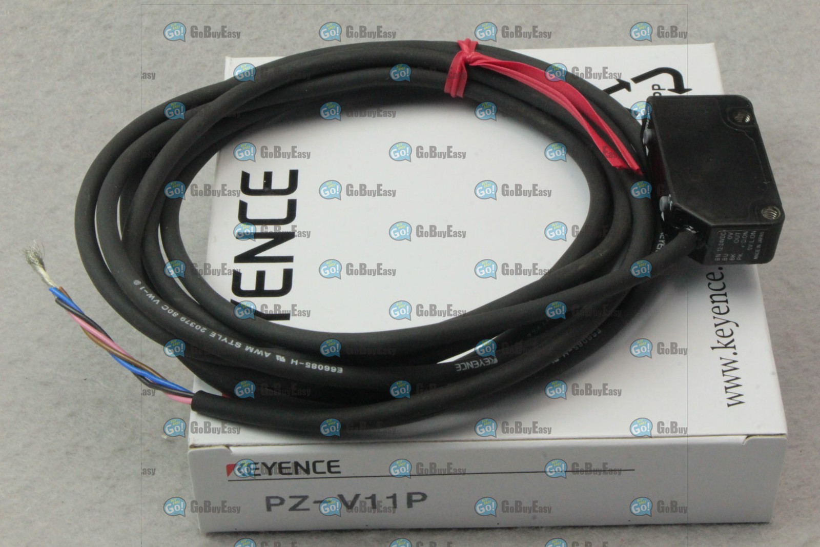 1PC NEW Keyence Photoelectric Sensor PZ-V11P