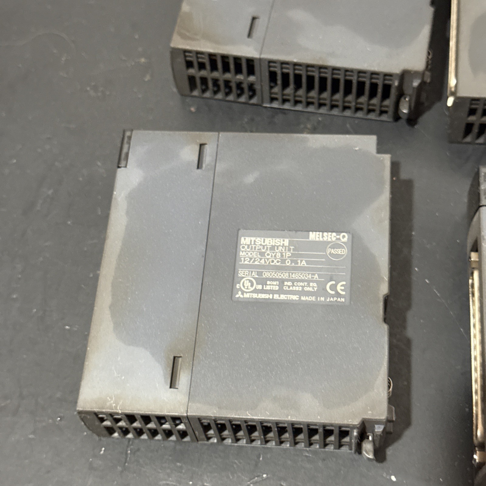 Mitsubishi Electric MELSEC-Q series output module QY81P 4 Count Used