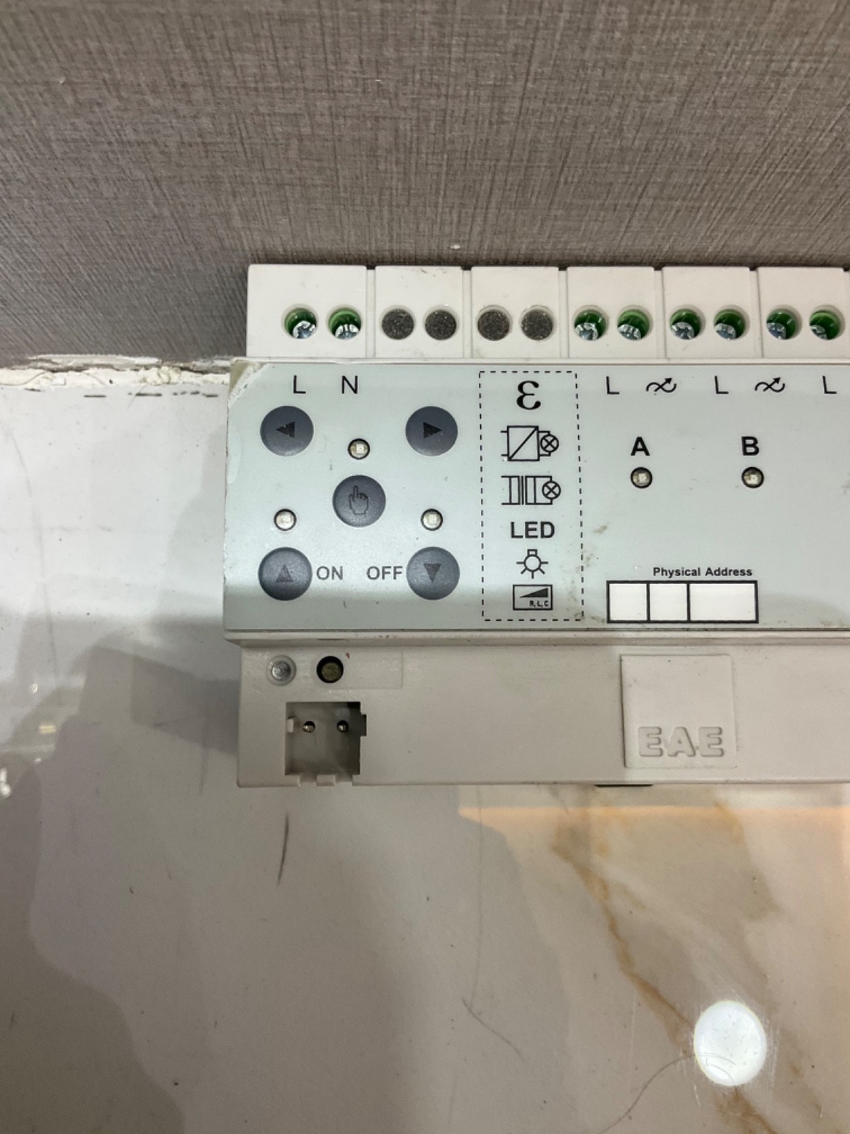 EAE TECHNOLOGY UD105 UNIVERSAL DIMMING ACTUATOR