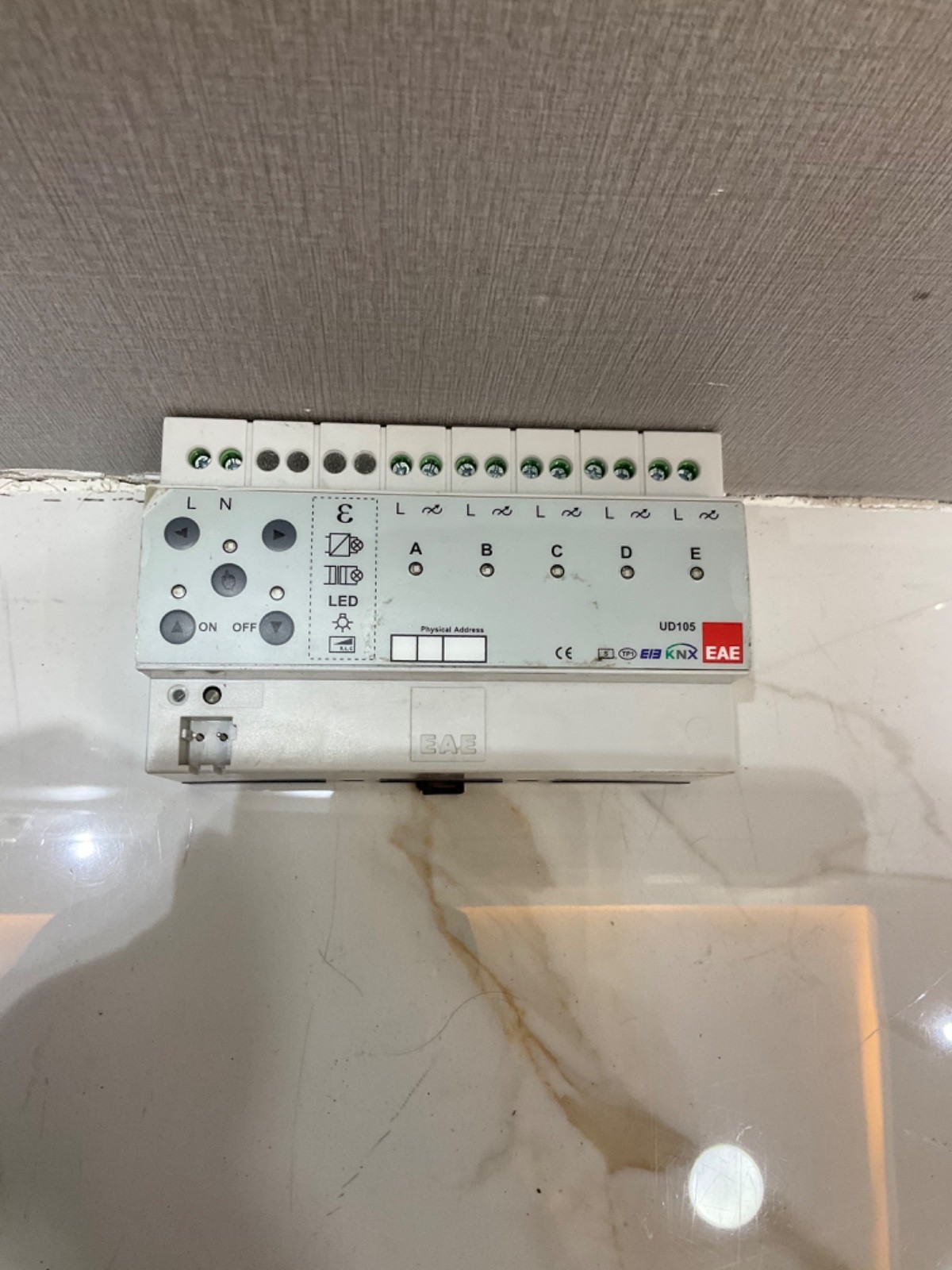 EAE TECHNOLOGY UD105 UNIVERSAL DIMMING ACTUATOR