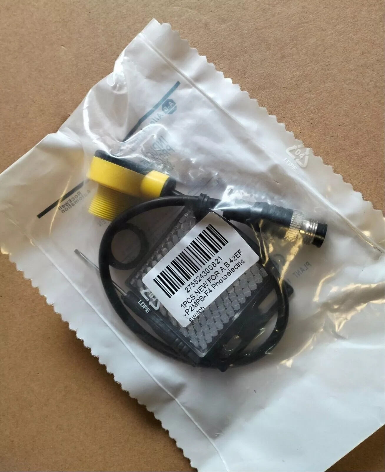NEW FOR 42EF-P2MPB-F4 Photoelectric switch