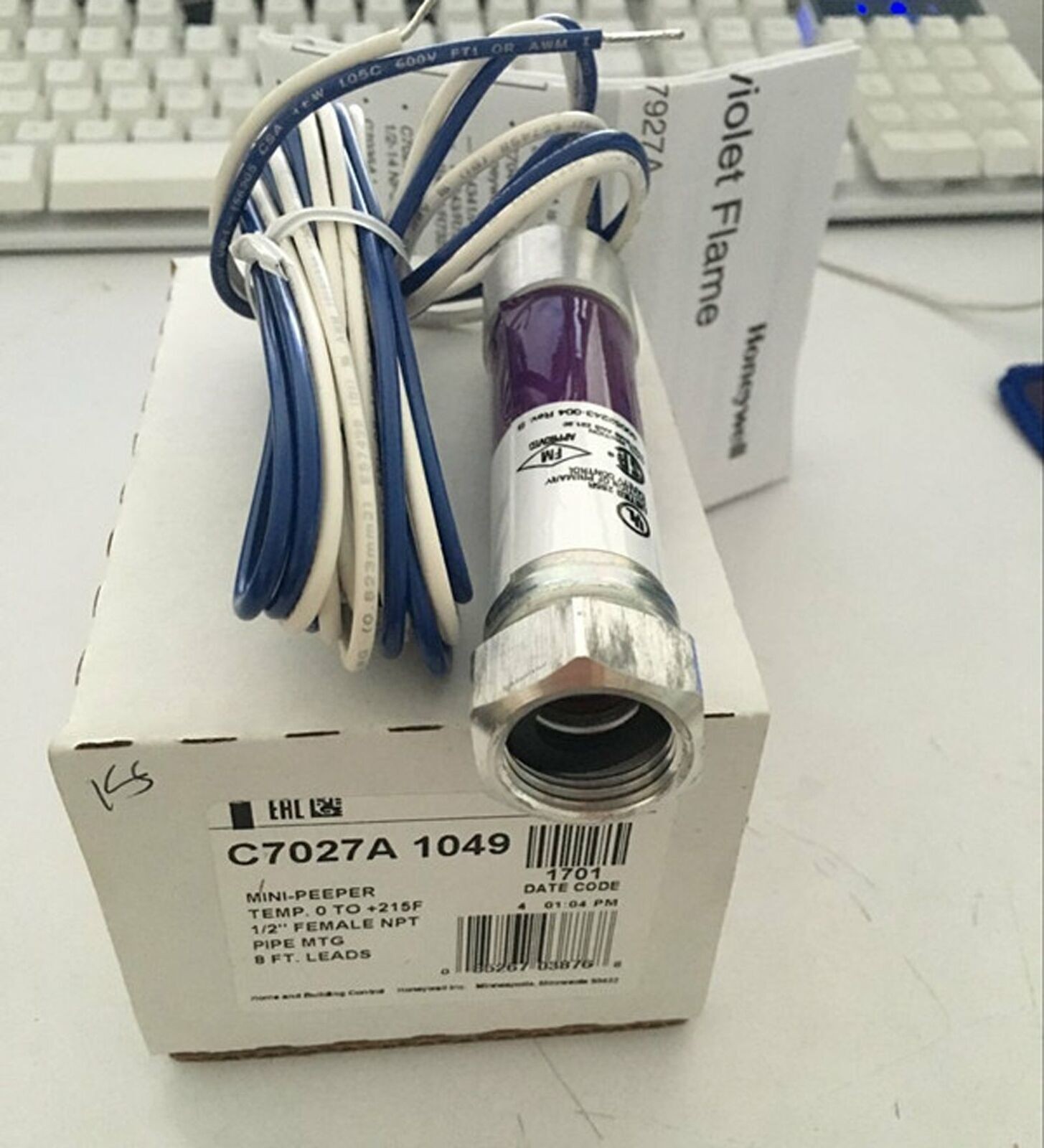 New Honeywell C7027A1049 C7027A-1049 Flame Detector Sensor Fast Shipping 1P