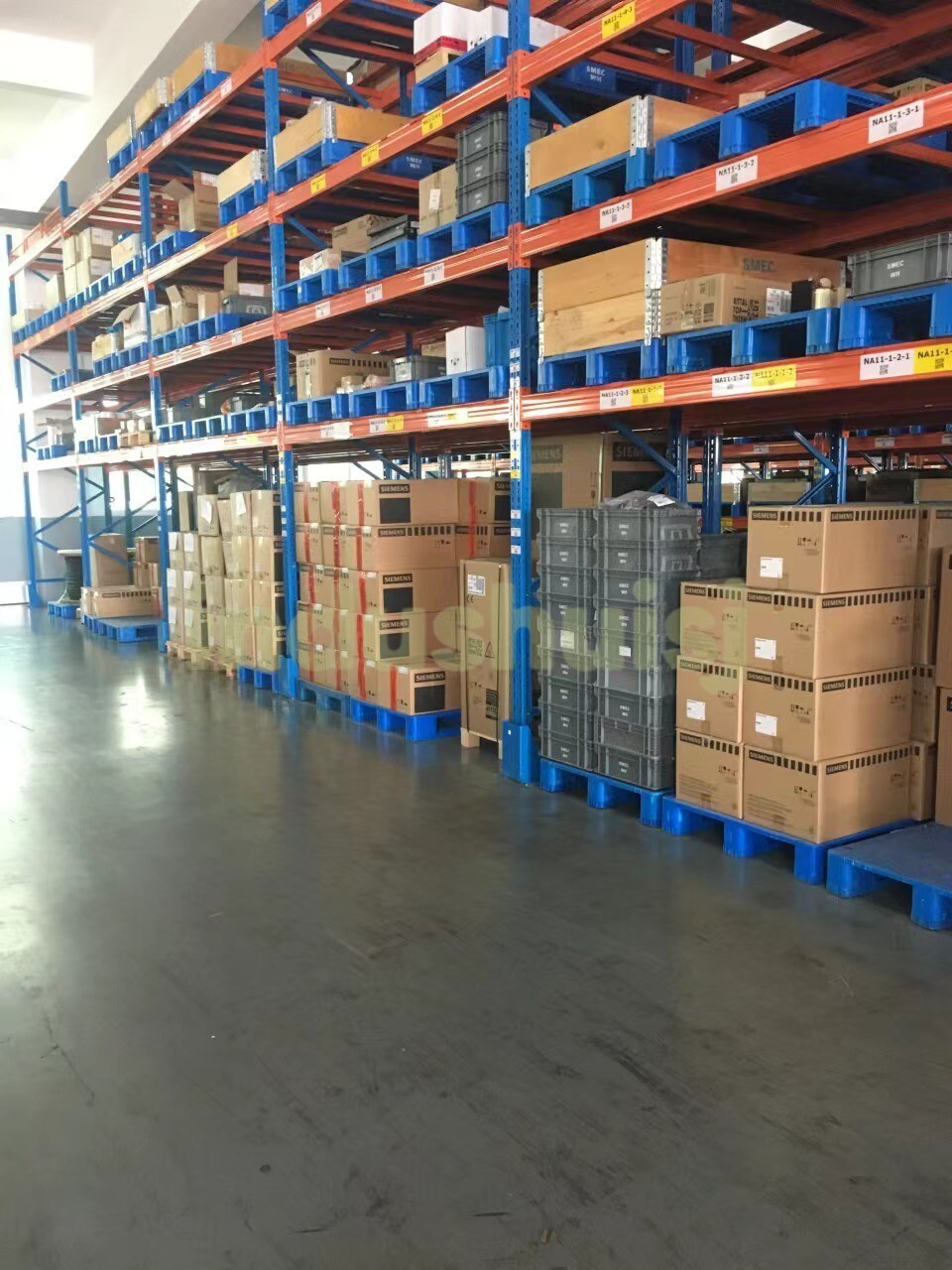 E82EV371K2C200 NEW LENZE E82EV371_2C200 Vector 1-240v 0.37kW E82EV371-2C200