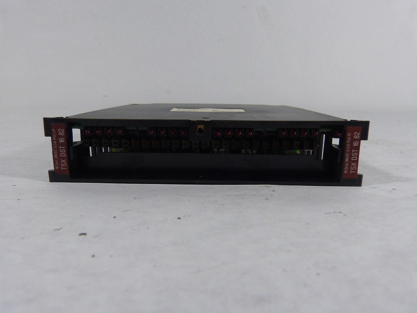 Schneider TSXDST1682 Output Module 16 Point .5A 24VDC NO DOOR USED