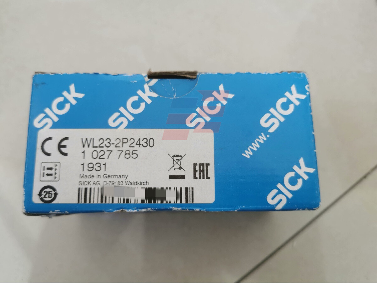 SICK WL23-2P2430 Brand new Photoelectric sensor Expedite shipment