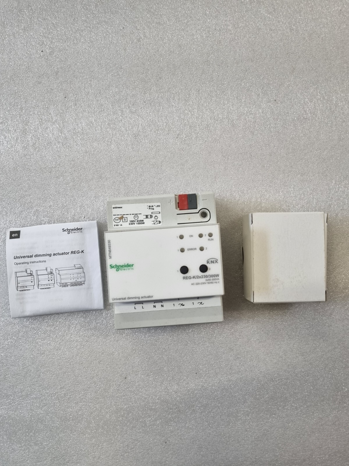 Schneider MTN649330 Universal dimming actuator REG-K/2×230/300W, light grey