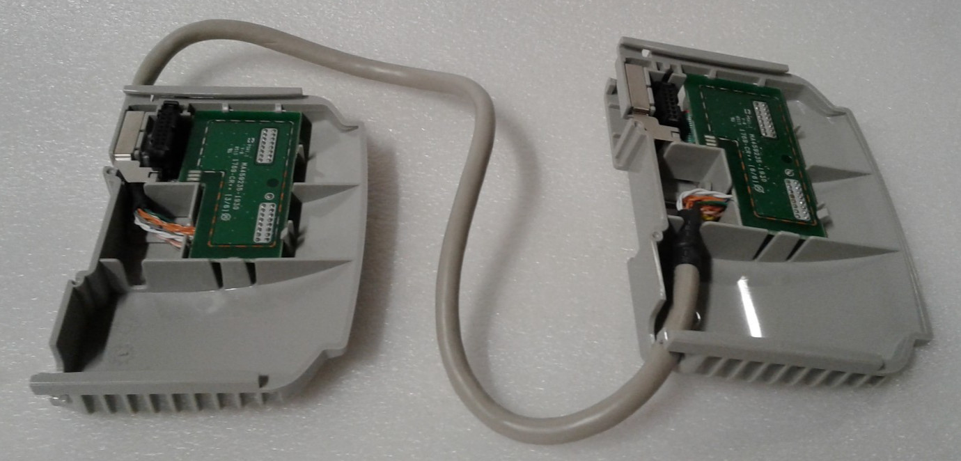 Allen-Bradley 1769-CRR1 Ser. A Compact I/O Right-To-Right 1 Ft. Cable – NEW NIB