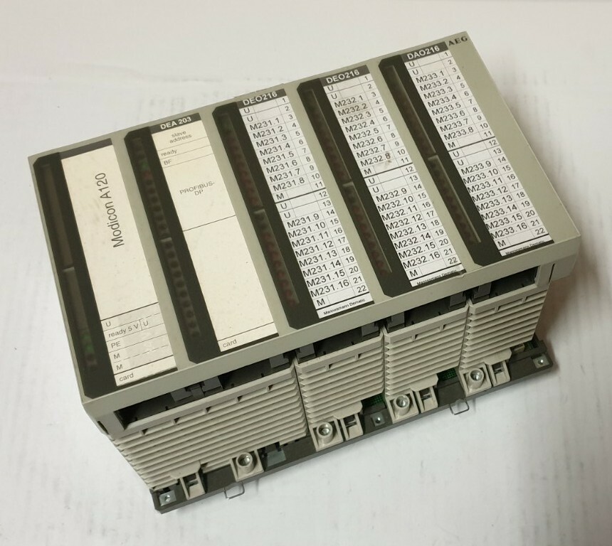 AEG / Schneider Automation Modicon A120 DEA 203 + DAO 216 + DEO 216