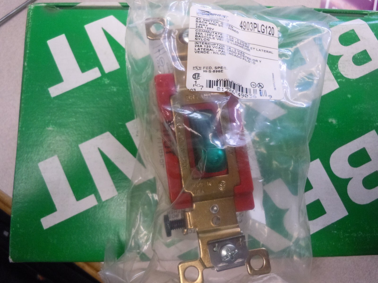 BRYANT 4903PLG120 – 3 WAY TOGGLE, INDUSTRIAL GRADE, 20A 120V, PL-GREEN Box of 10