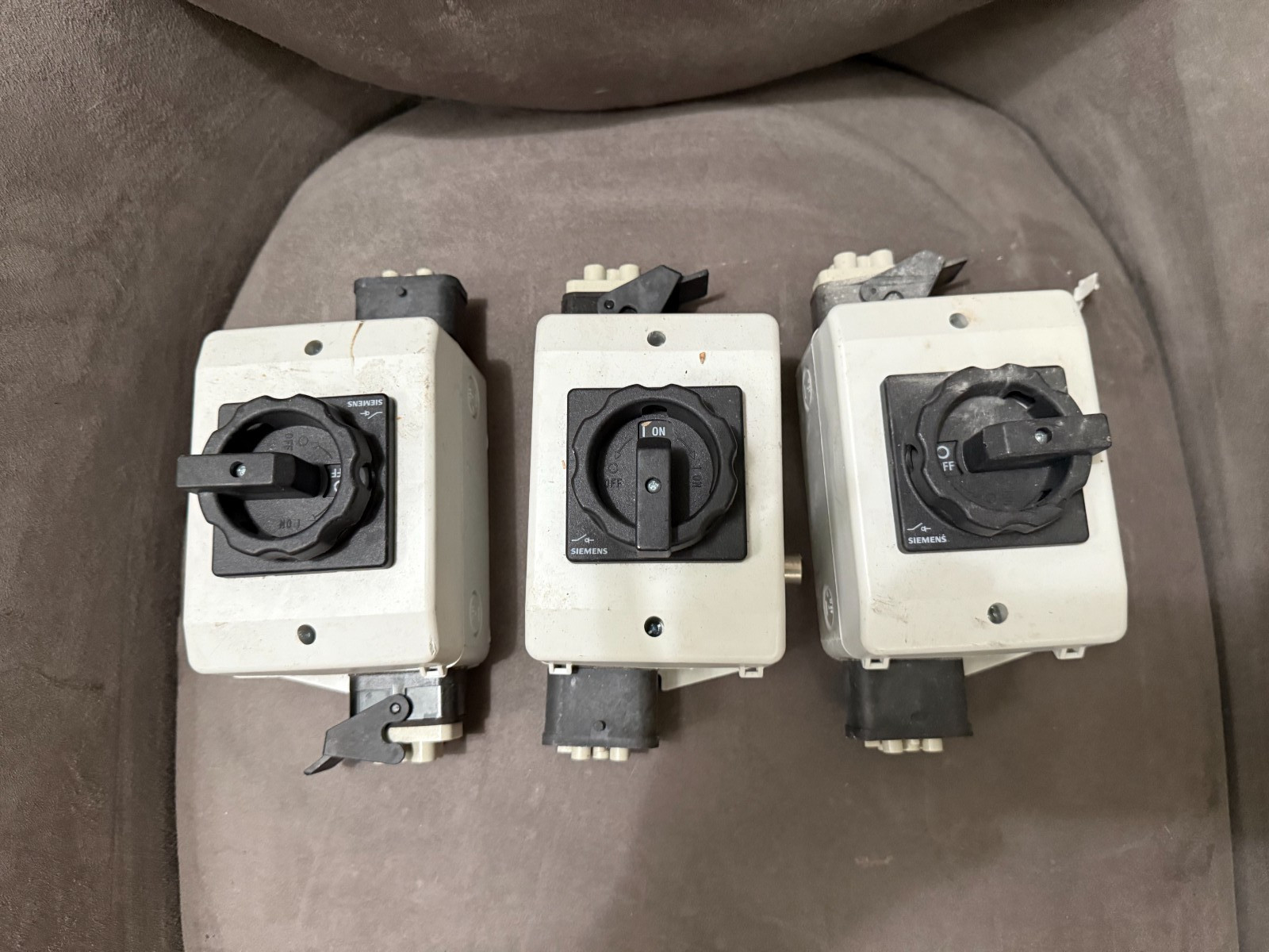Lot of 3 SIEMENS 3LD2164-1GP51 SWITCHES