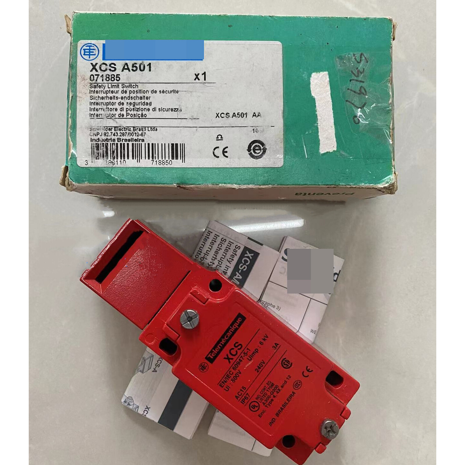1PC NEW Schneider safety switch XCSA501 XCS-A501 Fast Delivery