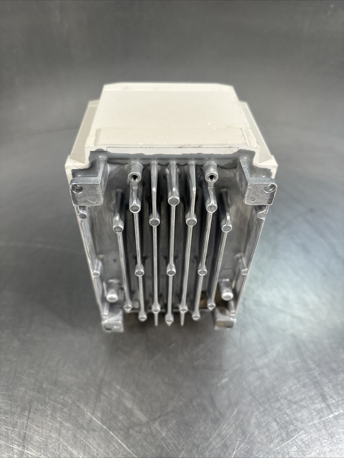 YASKAWA ELECTRIC CIMR-PCU20P2 Drive 0.25HP 0-230VAC 1.5A 0-400Hz (1D-06)