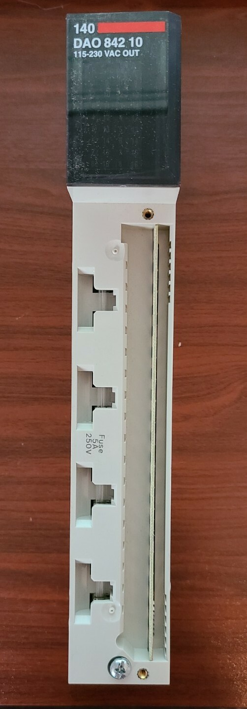 FOR PARTS ONLY Schneider 140-DAO-842-10 I/O Module