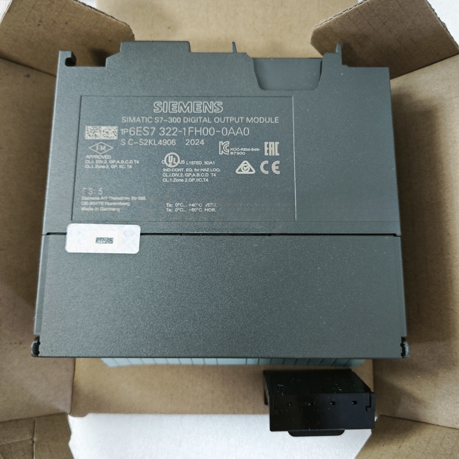 6ES7 322-1FH00-0AA0 NEW SIEMENS 6ES7322-1FH00-0AA0 S7-300 Digital Output Module