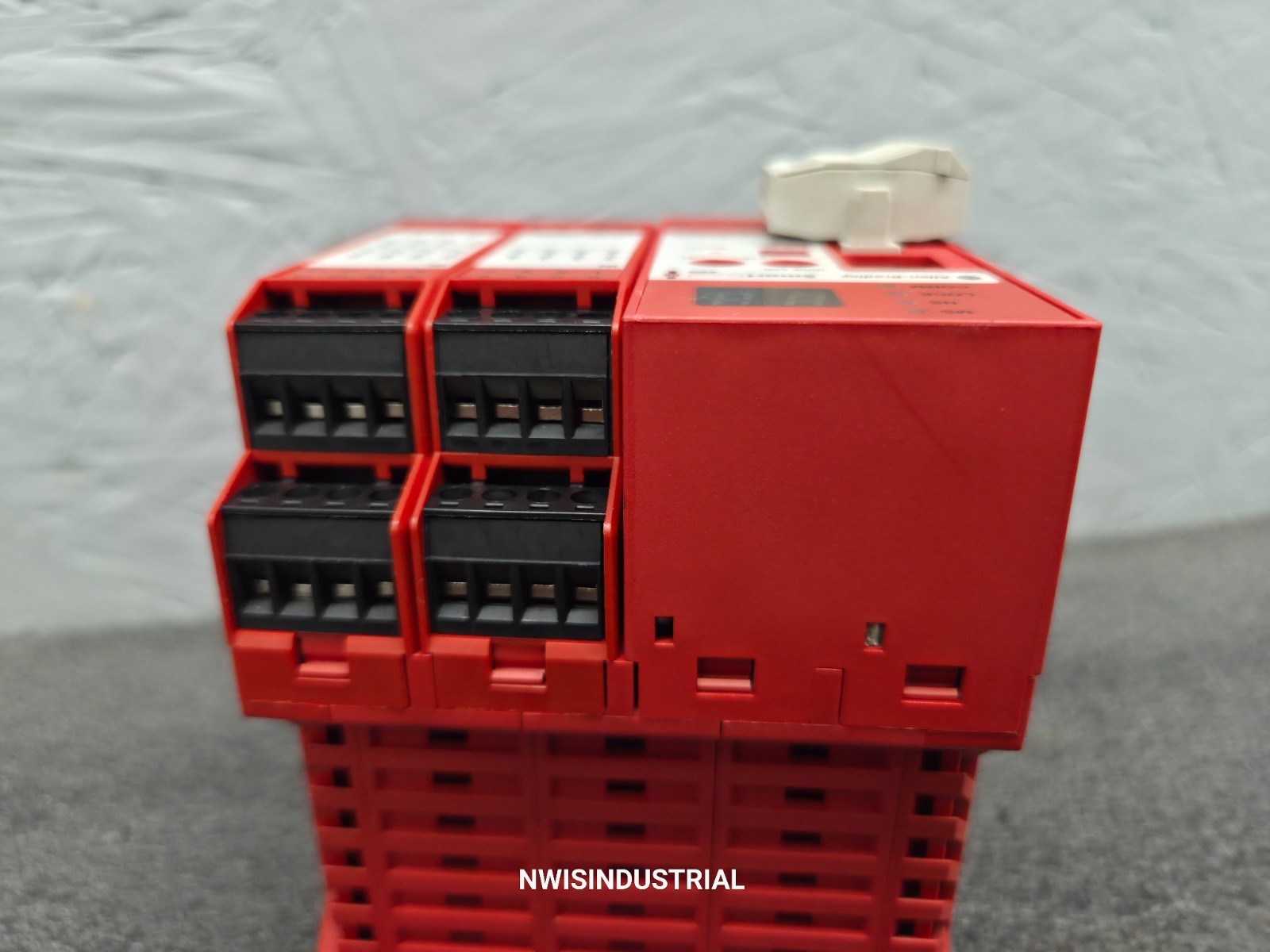 Allen-Bradley SmartGuard 600 1752-L24BBB / Safety Controller
