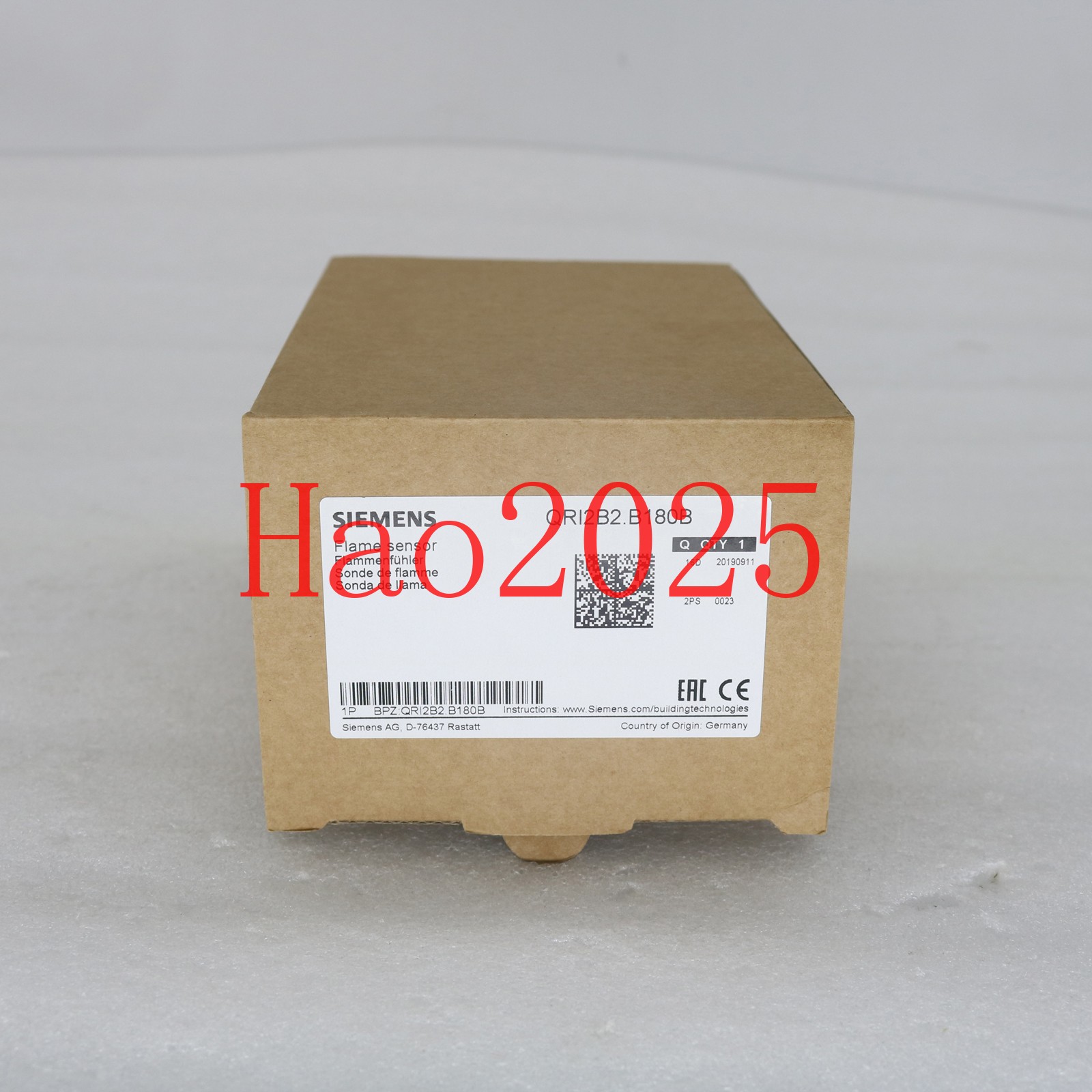 New SIEMENS ONE flame detector QRI2B2.B180B QRI2B2.B180B 1 year warranty
