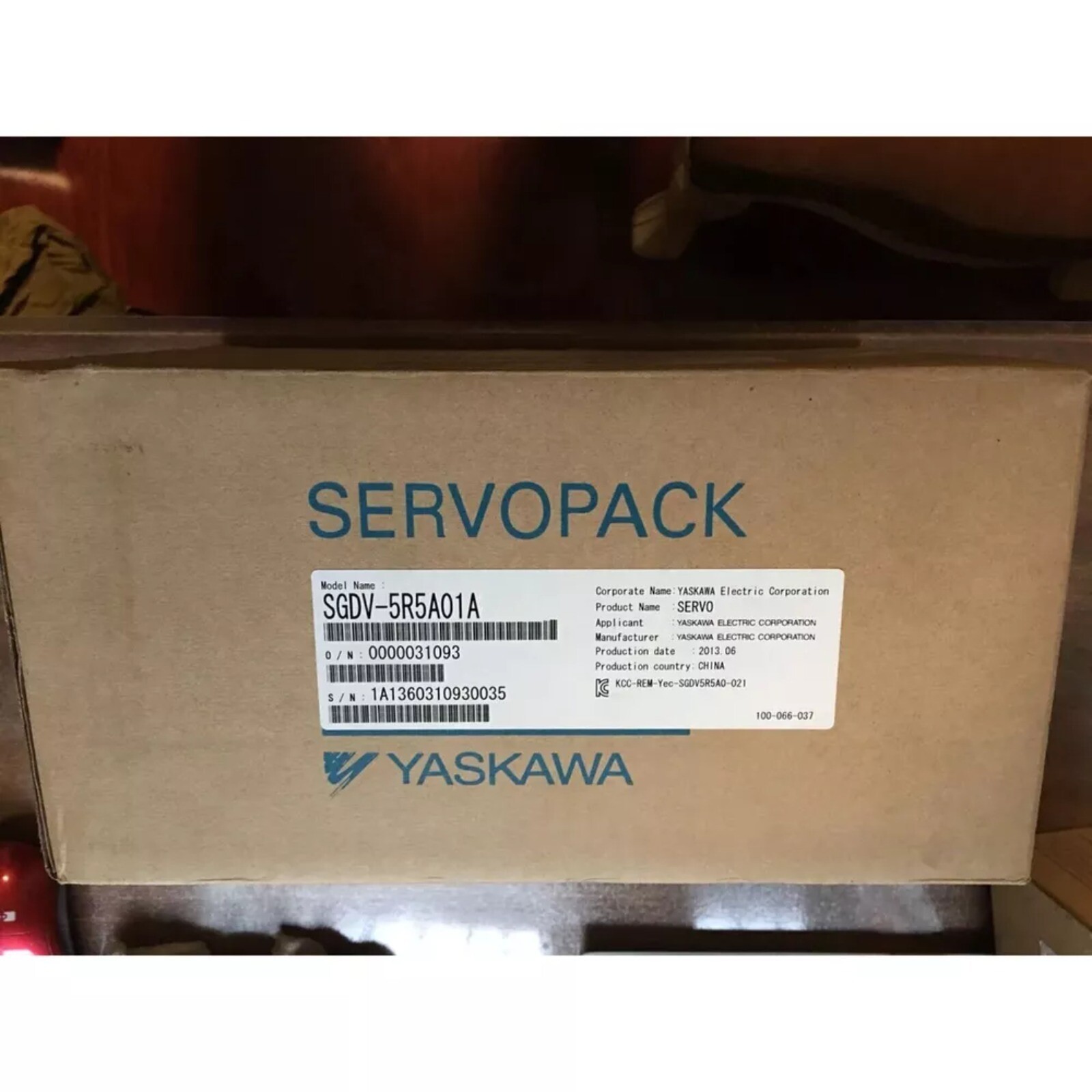 YASKAWA SGDV-5R5A01A NEW IN BOX SGDV5R5A01A Servo Drive