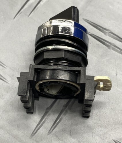 Eaton Cutler-Hammer E22XG1 3 Position Selector Switch Black (Lot of 2)