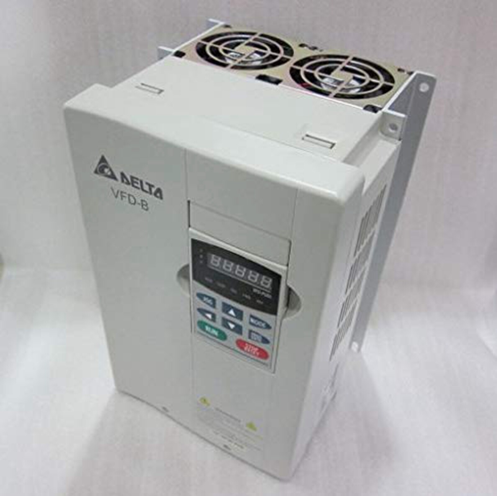 Delta VFD075B43A Open/Closed Loop Vector 3 Phase 460V Input 10HP AC Motor Drive