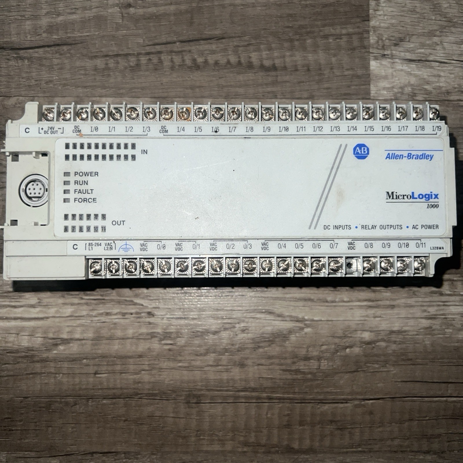 Allen-Bradley 1761-L32BWA MicroLogix1000