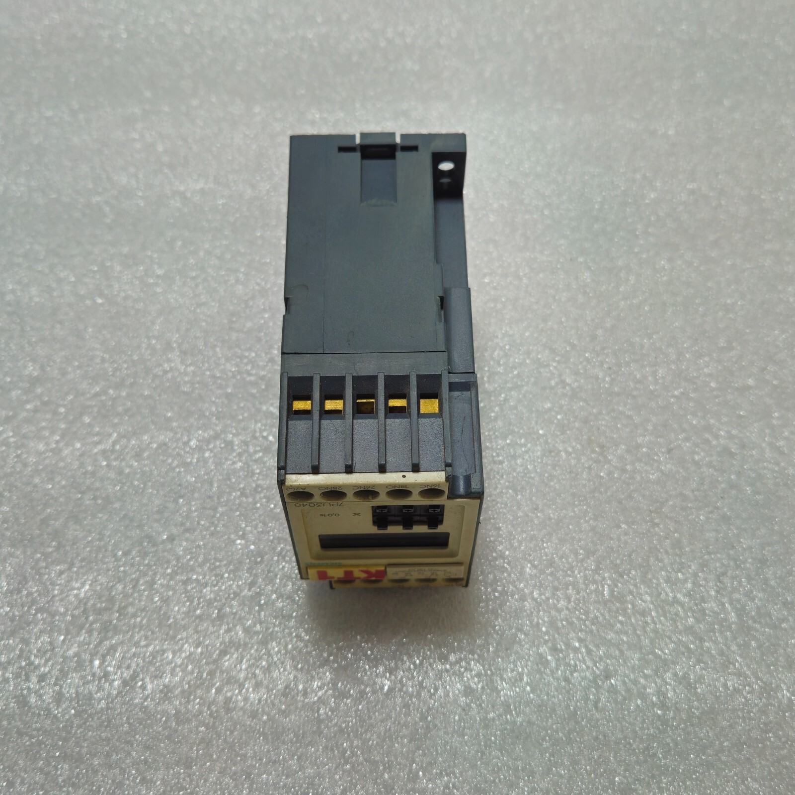 SIEMENS 7PU3040-0BB34 ON DELAY TIMER 24V AC/DC