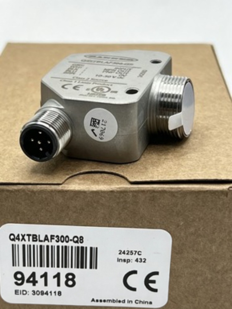New BANNER Q4XTBLAF300-Q8 94118 Photoelectric Sensor FREE Expedited Shipping #P