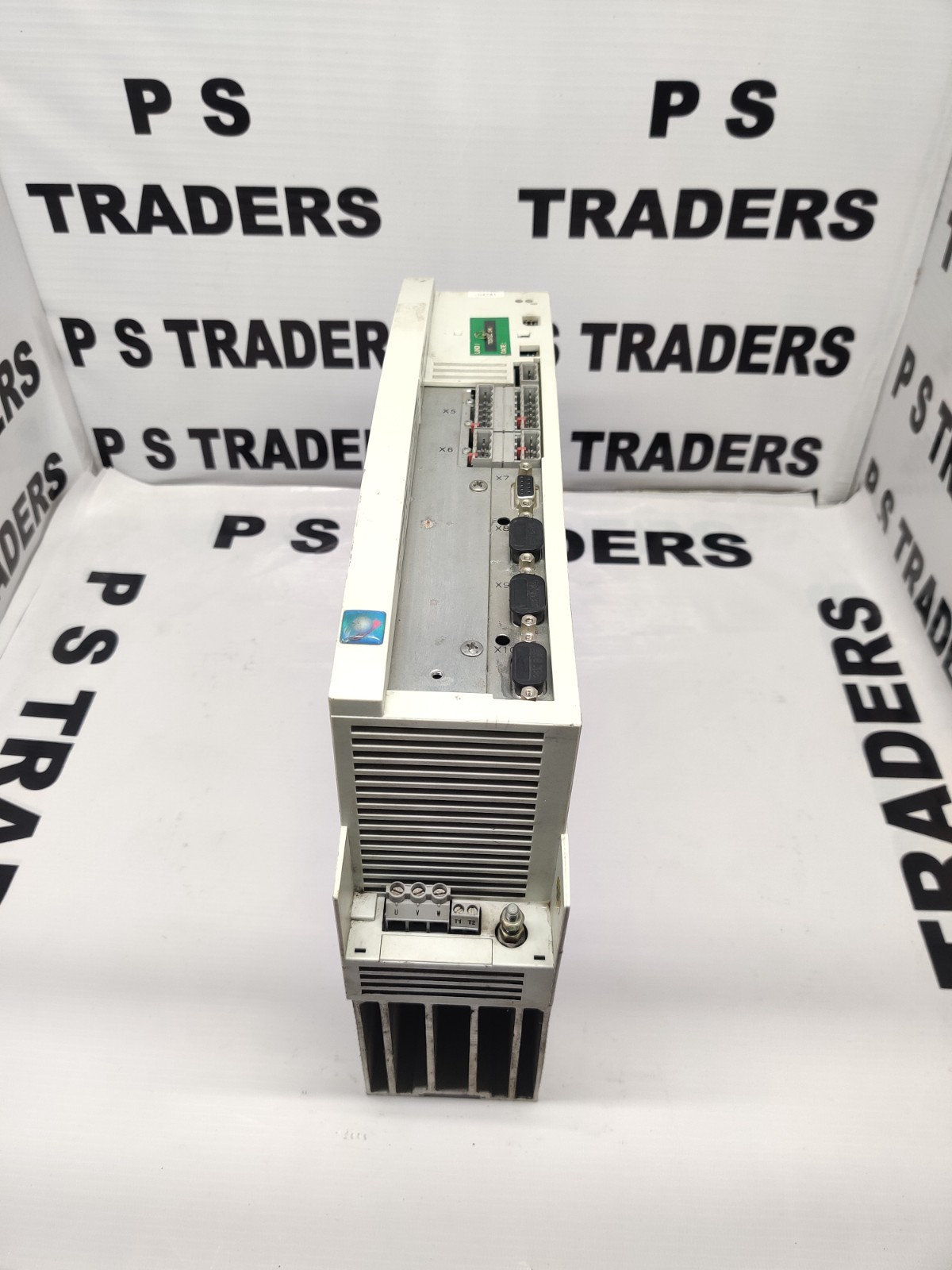 LENZE EVS9321-ES SERVO CONTROLLER ( USED CONDITION )